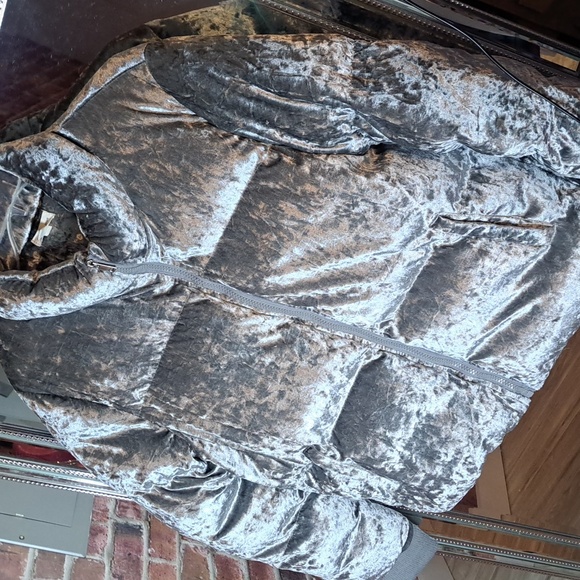 Beautiful Crushed Velvet Coat - Picture 10 of 10